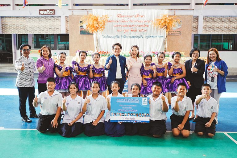 SME D Bank ผนึกกระทรวงอุตสาหกรรม รวมพลังจัดกิจกรรม CSR รับผิดชอบต่อสังคม มอบทุนการศึกษาโรงเรียนปลูกจิต ช่วยแบ่งเบาภาระผู้ปกครอง