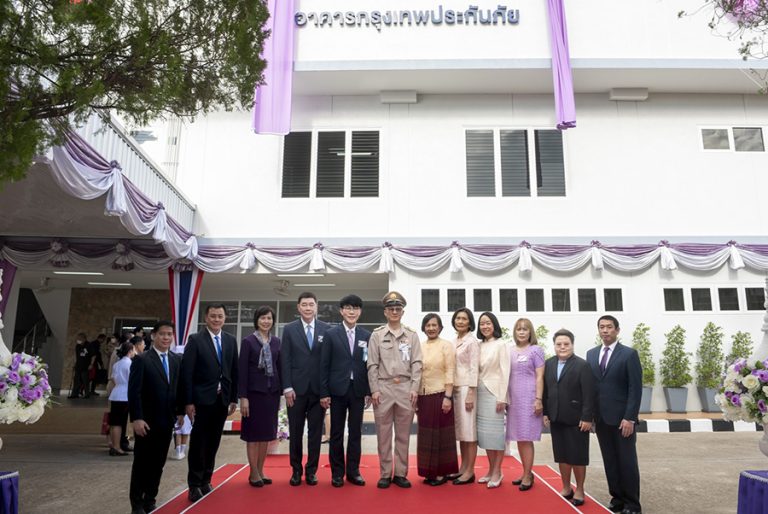 กรุงเทพประกันชีวิต ร่วมกับ กรุงเทพประกันภัย และ มูลนิธิชัย-นุชนารถ โสภณพนิช สนับสนุนการก่อสร้างอาคารรักษาพยาบาลผู้ป่วย โรงพยาบาลอุ้มผาง จังหวัดตาก