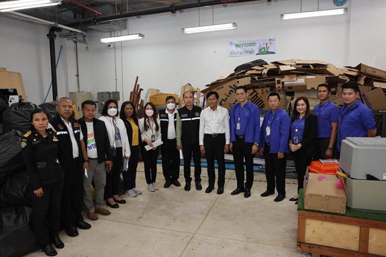 รองผู้ว่าฯ กทม. เยี่ยมชมการดำเนินงาน SME D Bank รวมพลังประหยัดพลังงานขับเคลื่อนโครงการ ‘SME Decarbonize ร่วมใจเฉลิมพระเกียรติ 72 พรรษา’