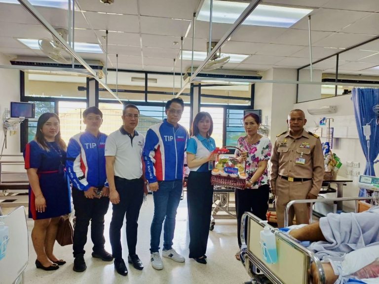 ทิพยประกันภัย มอบความช่วยเหลือทหารเกณฑ์ที่ได้รับบาดเจ็บ-เสียชีวิต จากอุบัติเหตุมินิบัสชนท้ายพ่วง 18 ล้อที่ฉะเชิงเทรา