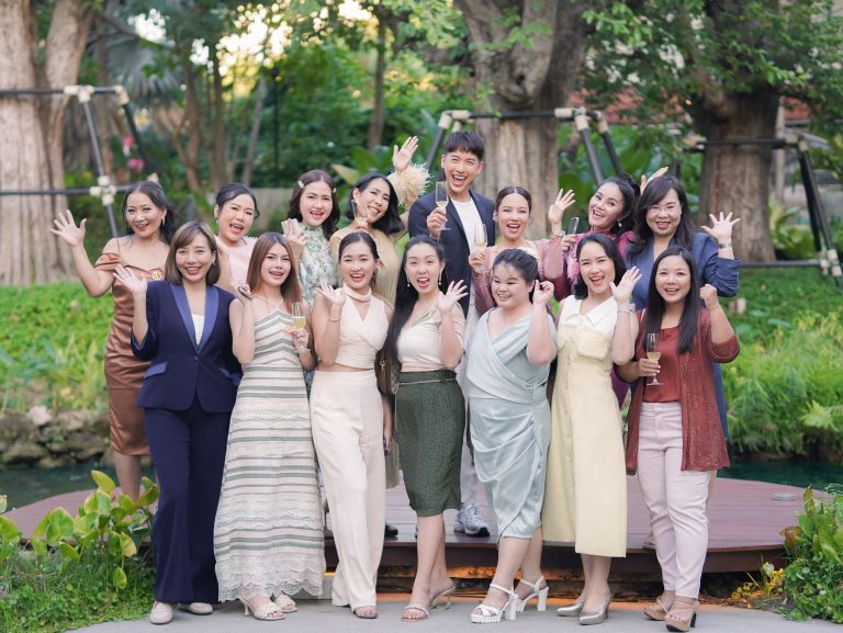 “จุ๋ย วรัทยา” ฉลองยอดขายกลุ่มเมคอัพของ VIV SKIN พาตัวแทนจำหน่ายร่วมพิธีเททองหล่อสมเด็จปฐมชินราชมหาพุทธา ก่อนร่วมดินเนอร์สุดเอ็กซ์คลูซีฟ