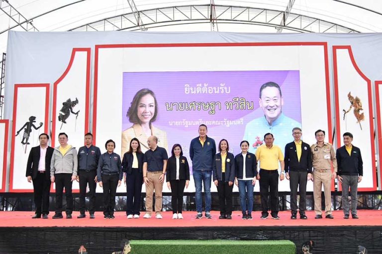 นายกฯ เปิดงาน “เปลี่ยนชุมชนให้ดีพร้อม สู่อุตสาหกรรมที่ยั่งยืน” จ.นครศรีธรรมราช SME D Bank ร่วมหนุนเติมทุนคู่พัฒนา เสริมศักยภาพขึ้นแท่นเมืองท่องเที่ยวหลักไทย