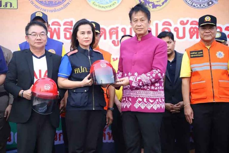 เอไอเอ ประเทศไทย รณรงค์สวมหมวกกันน็อคแก่เยาวชนไทย ผ่านกิจกรรมมอบหมวกนิรภัย จัดโดย สำนักงานคปภ. จังหวัดสมุทรสาคร