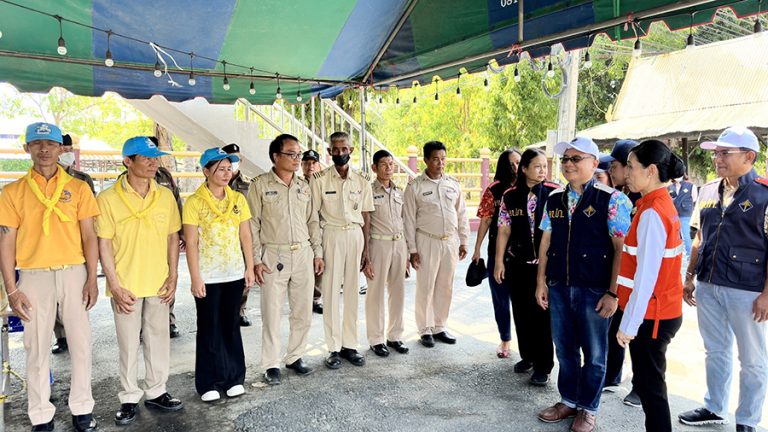 เลขาธิการ คปภ. ลงพื้นที่ตรวจเยี่ยมจุดบริการประชาชน พร้อมให้กำลังใจเจ้าหน้าที่ผู้ปฏิบัติงาน เพื่อป้องกันและลดอุบัติเหตุทางถนนช่วงเทศกาลสงกรานต์ 2567 ณ จังหวัดนครปฐม