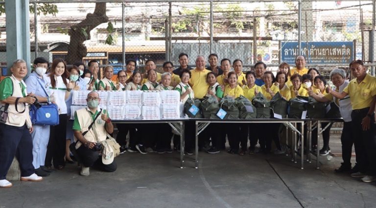 การเคหะแห่งชาติ มอบเครื่องอุปโภคและบริโภคให้กับศูนย์บริการสาธารณสุข 4 ดินแดง