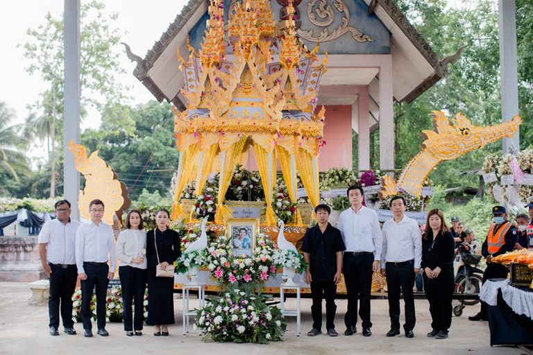 ฌาปนกิจพนักงานที่เสียชีวิตจากเพลิงไหม้แล้ว ด้วยความอาลัยของครอบครัวและเพื่อนพนักงาน เอสซีจีซี ยืนยันดูแลครอบครัวอย่างเต็มที่