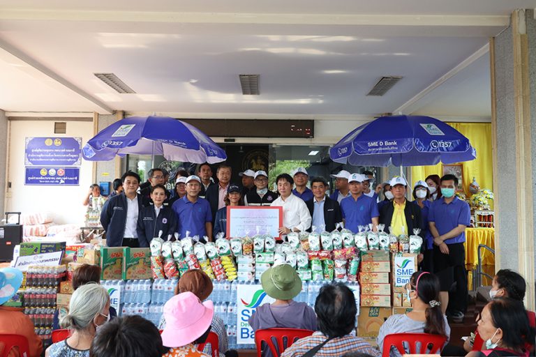 SME D Bank ติดตามคณะ ‘รมว.อุตสาหกรรม’ ลงพื้นที่ จ.พระนครศรีอยุธยา ร่วมส่งต่อกำลังใจมอบ ‘ถุงยังชีพ’ แบ่งเบาความเดือดร้อนประชาชนในพื้นที่