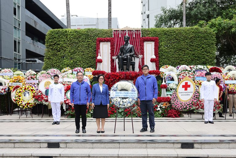ธพว.เข้าร่วมพิธีวางพวงมาลาถวายสักการะ พระบรมราชานุสาวรีย์ รัชกาลที่ ๘เนื่องในวันอานันทมหิดล ประจำปี ๒๕๖๗