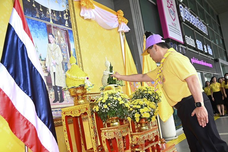 กคช. ร่วมขบวน “คาราวานจิตอาสาพระราชทาน กระทรวง พม.” พร้อมมอบถุงยังชีพให้กลุ่มเปราะบางในพื้นที่กรุงเทพฯ เพื่อเฉลิมพระเกียรติ 72 พรรษา พระบาทสมเด็จพระเจ้าอยู่หัว