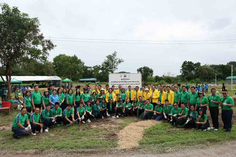 ธ.ก.ส. ร่วมปลูกต้นไม้เฉลิมพระเกียรติพระบาทสมเด็จพระเจ้าอยู่หัว พร้อมขับเคลื่อนศูนย์บ่มเพาะธนาคารต้นไม้สู่การขายคาร์บอนเครดิต