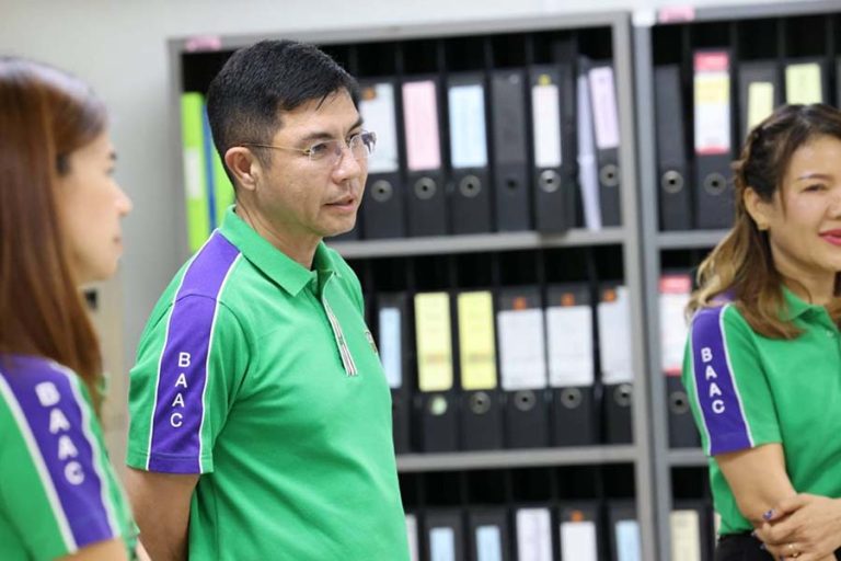 ผู้จัดการ ธ.ก.ส. ตรวจเยี่ยมการให้บริการสินเชื่อเงินด่วนคนดี สำหรับ อสม. จังหวัดเพชรบุรี