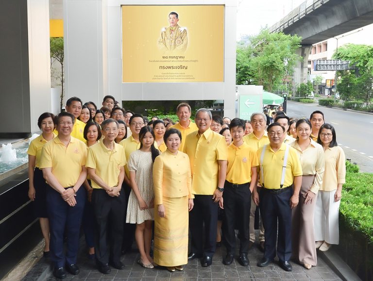 ไทยกรุ๊ป ทำบุญตักบาตรถวายเป็นพระราชกุศล เฉลิมพระเกียรติ 72 พรรษา พระบาทสมเด็จพระเจ้าอยู่หัว