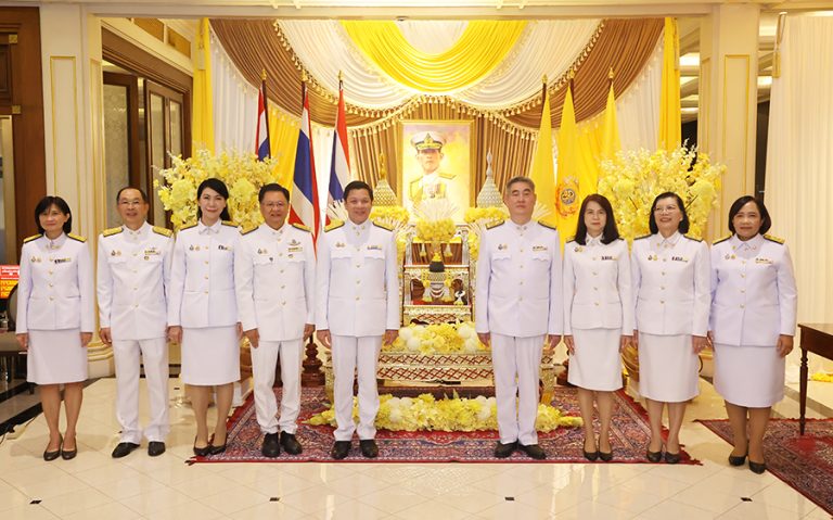 ออมสิน ทำบุญตักบาตรถวายเป็นพระราชกุศล เนื่องในโอกาสวันเฉลิมพระชนมพรรษาพระบาทสมเด็จพระเจ้าอยู่หัว
