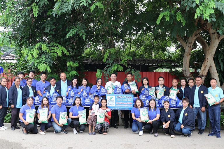 SME D Bank รวมใจบรรจุและส่งมอบ “ถุงยังชีพ” ช่วยบรรเทาความเดือดร้อนประชาชนผู้ประสบอุทกภัย จ.ราชบุรี    