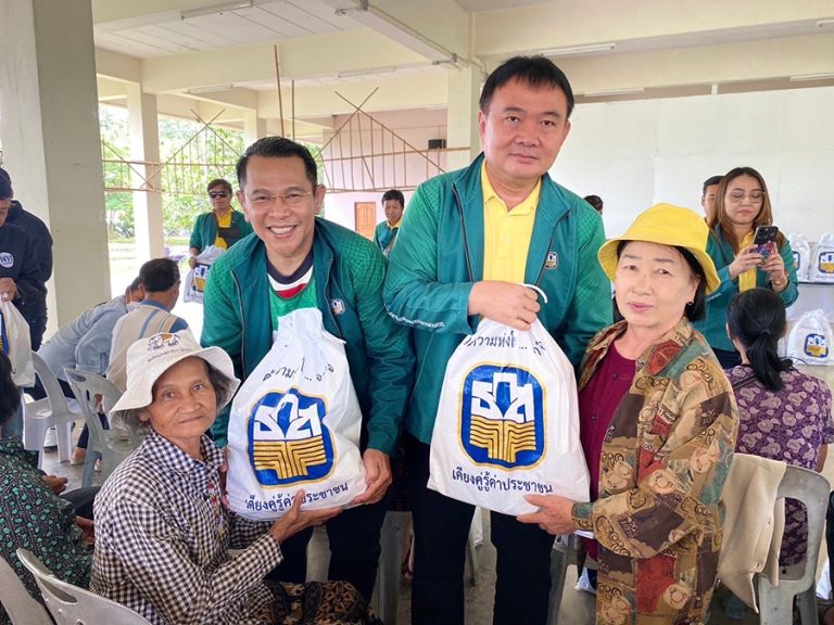 ธ.ก.ส. ลงพื้นที่ช่วยเหลือพี่น้องผู้ประสบอุทกภัยและให้กำลังใจพนักงาน ธ.ก.ส. ในพื้นที่ภาคเหนือ