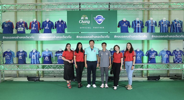 เอไอเอ ประเทศไทย เดินหน้าสนับสนุนทีมสโมสรชลบุรี เอฟซี พร้อมร่วมงานเปิดฤดูกาลใหม่ 2024-2025