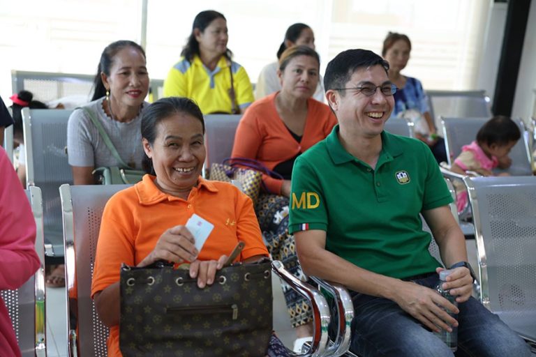 ผู้จัดการ ธ.ก.ส. ตรวจเยี่ยมสาขาและพูดคุยกับลูกค้าในพื้นที่ จ.นครพนม