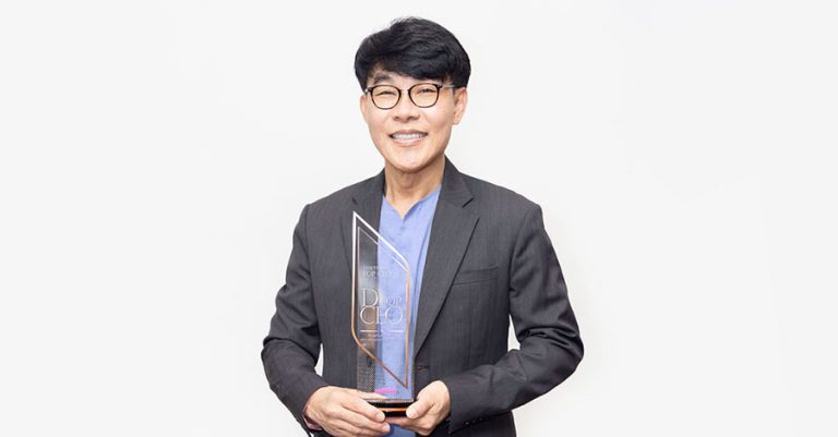 ดร.อภิสิทธิ์ อนันตนาถรัตน CEO กรุงเทพประกันภัย คว้ารางวัล DAILYNEWS TOP CEO 2024 สาขาธุรกิจประกันวินาศภัย