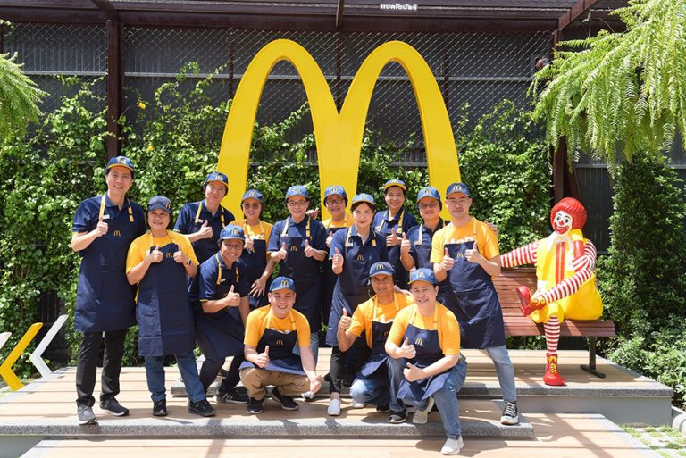 แมคไทย นำทัพพนักงานฉลองวันผู้ก่อตั้งแบรนด์แมคโดนัลด์