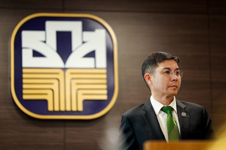 ธ.ก.ส. เอาใจวัยเลอค่า กับเงินฝากแก้วนพรัตน์ และเงินฝากพลอยน้ำงาม ฝาก 1 แสน รับดอกเบี้ยทุกเดือน สูงสุดถึง 2.10% ต่อปี