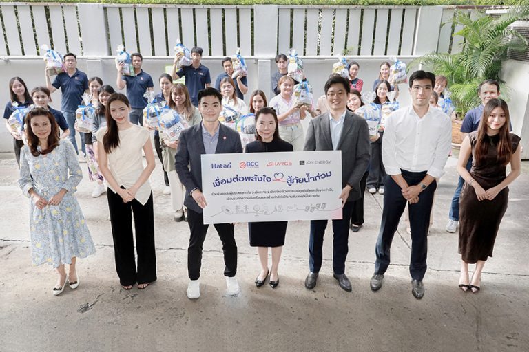บางกอกเคเบิ้ล จับมือ Hatari-SHARGE-ION Energy รวมตัวท็อปด้านพลังงานไฟฟ้ายุคใหม่ เปิดตัวแคมเปญ “เชื่อมต่อพลังใจ สู้ภัยน้ำท่วม” กางแผน 4 เฟส ช่วยเหลือระหว่าง-หลังภัยพิบัติ