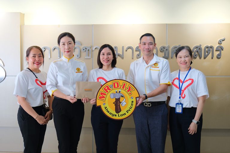 มิสเตอร์. ดี.ไอ.วาย. ร่วมกิจกรรมให้ความรู้สร้างความตระหนักโรคมะเร็งเด็ก ของคณะแพทยศาสตร์ โรงพยาบาลรามาธิบดี มหาวิทยาลัยมหิดล พร้อมสนับสนุนบัตรของขวัญและอุปกรณ์การเรียนรู้ให้แก่ผู้ป่วยมะเร็งในเด็ก