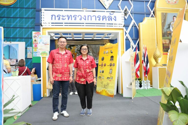 SME D Bank เยี่ยมชมร้านกระทรวงการคลัง ภายในงานกาชาด ประจำปี 2567