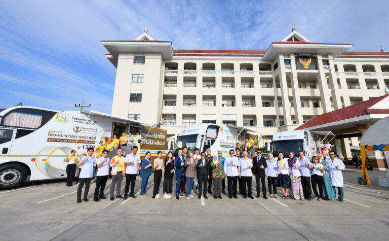 โรงพยาบาลบำรุงราษฎร์ มอบรถคัดกรองมะเร็งเต้านมเคลื่อนที่ จำนวน 3 คัน รวมมูลค่ากว่า 54 ล้านบาท ให้แก่ โรงพยาบาล 3 จังหวัดภาคใต้ เพื่อเพิ่มโอกาสในการได้รับการตรวจคัดกรองมะเร็งเต้านมของประชาชนในชุมชนต่าง ๆ ทั่วประเทศ