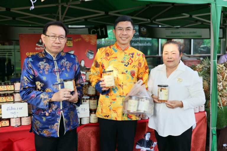 ผู้จัดการ ธ.ก.ส. เยี่ยมชม BAAC Farmers Market  ภายใต้ธีม “Happy Chinese New Year 2025”