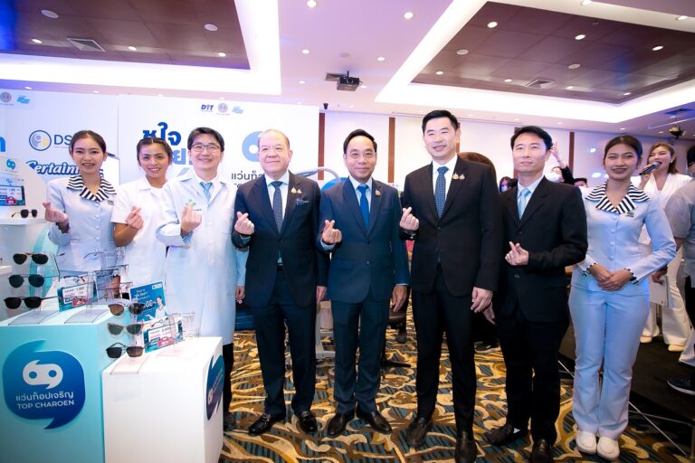 แว่นท็อปเจริญ ขานรับนโยบายภาครัฐ ร่วมโครงการ “ชูใจ วัยเก๋า” ดูแลให้บริการตรวจวัดสายตาฟรี พร้อมมอบส่วนลดตัดแว่นให้แก่ผู้สูงวัย