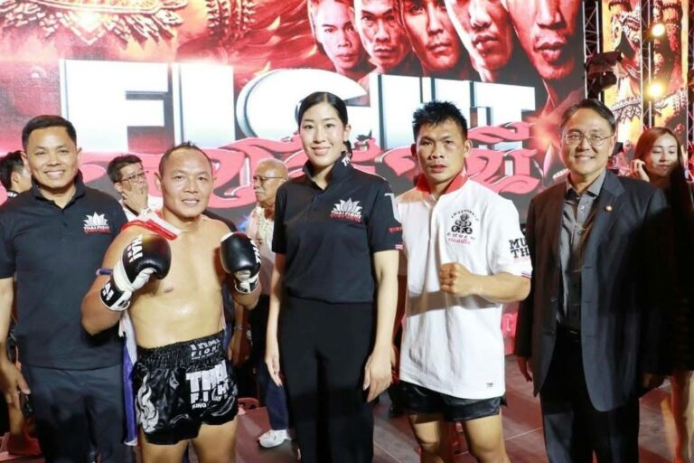 พลอย ธนิกุล ผู้ช่วยรัฐมนตรีประจำกระทรวงวัฒนธรรม เป็นประธานเปิดงานการแข่งขันชกมวยคาดเชือก “THAI FIGHT อุบลราชธานี”