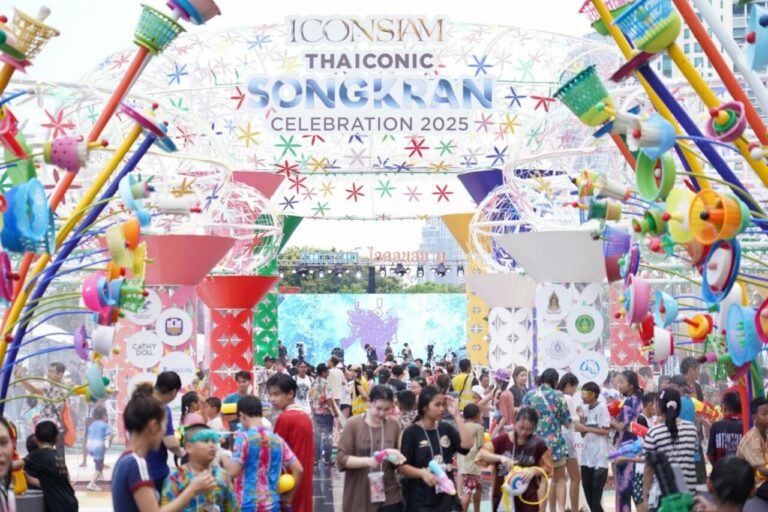 ประชาชนล้นหลาม!! “ICONSIAM THAICONIC SONGKRAN CELEBRATION 2025” วันนี้ – 16 เมษายน 2568 ณ ไอคอนสยาม