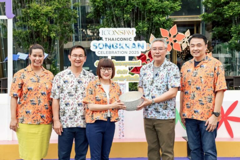 ไอคอนสยามอัญเชิญน้ำพระพุทธมนต์ 9 วัดดัง เสริมสิริมงคลรับปีใหม่ไทยส่งท้ายเทศกาลสงกรานต์อย่างสมบูรณ์แบบ