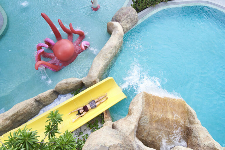 ต้อนรับฤดูร้อนกับความสดชื่นและท้องฟ้าที่สดใสของทะเลอันดามันที่ โอโซ่ ภูเก็ต