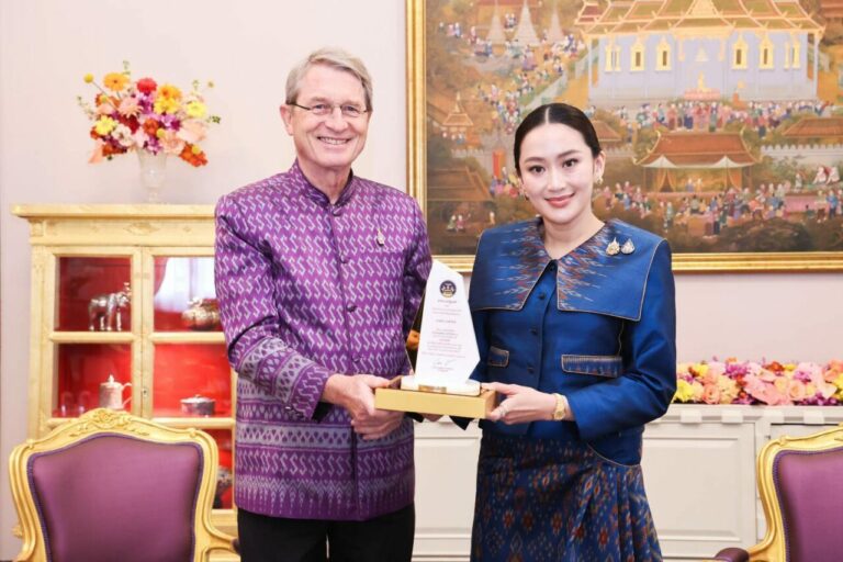 ดร.ฮาราลด์ ลิงค์ ประธาน บี.กริม รับโล่ประกาศเกียรติคุณเป็น “ค่าของแผ่นดิน” ปี 2566 ตอกย้ำวิสัยทัศน์ในการดำเนินธุรกิจด้วยความโอบอ้อมอารี มุ่งสร้างประโยชน์ให้สังคม-ประเทศชาติในทุกมิติ