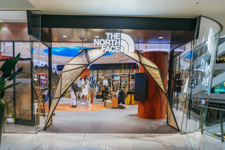 ไอคอนสยาม ตอกย้ำความเป็น Global Experiential Destinationชวนเปิดประสบการณ์ใหม่รับเทรนด์ Outdoor กับแบรนด์ดัง The North Face ใน “ONE BOX PRO Concept Store” แห่งแรกของโลก