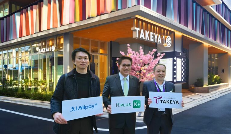 กสิกรไทย ให้คนไทยเที่ยวนอกสะดวก ง่ายไปอีกขั้น ขยายบริการ QR สแกนจ่ายผ่าน K PLUS ได้แล้วใน 47 ประเทศทั่วโลก พร้อมตั้งเป้าธุรกรรมปีนี้โต 9 เท่า