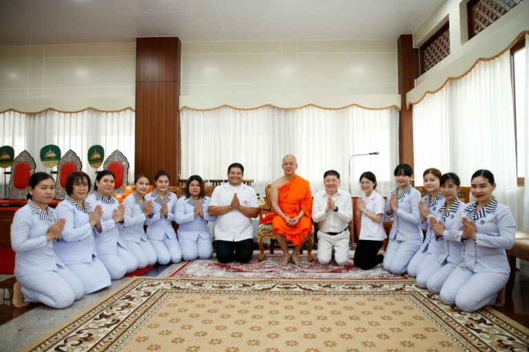 แว่นท็อปเจริญ นำทีมหมอสายตาลงพื้นที่ทำกิจกรรม CSR ตรวจวัดสายตาและตัดแว่นใหม่ ถวายแด่คณะสงฆ์ วัดสระเกศราชวรมหาวิหาร พร้อมเจ้าหน้าที่และประชาชนทั่วไป