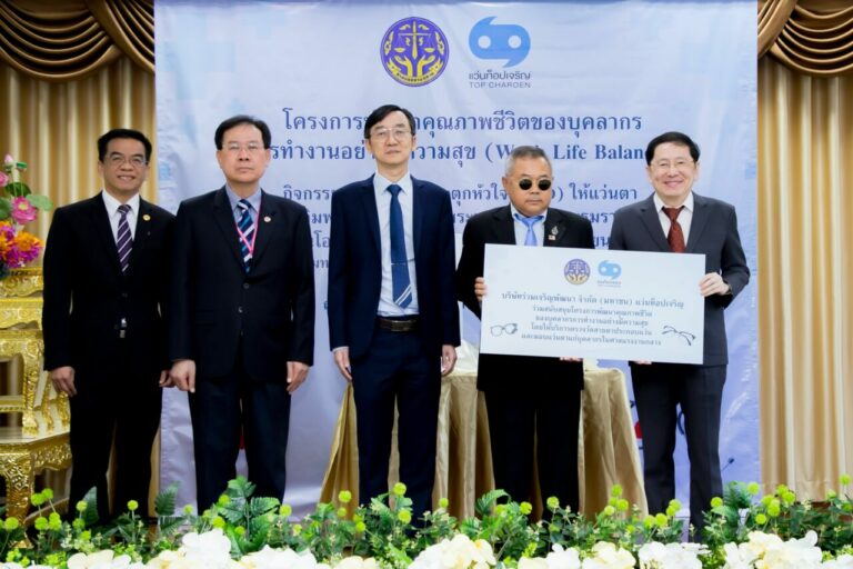 แว่นท็อปเจริญ นำทีมหมอสายตาลงพื้นที่ทำกิจกรรม CSR บริการตรวจวัดสายตาและตัดแว่นใหม่ให้แก่ประชาชนทั่วไป ณ ศาลแรงงานกลาง