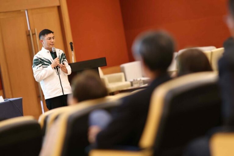 ผู้จัดการ ธ.ก.ส. เป็นวิทยากรในหลักสูตร Leadership Succession Program รุ่นที่ 16