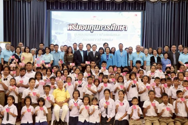 มูลนิธิชมรมชาวปากพนัง มอบทุนการศึกษาประจำปี 2568  ให้นักเรียนในพื้นที่ อ.ปากพนัง จ.นครศรีธรรมราช