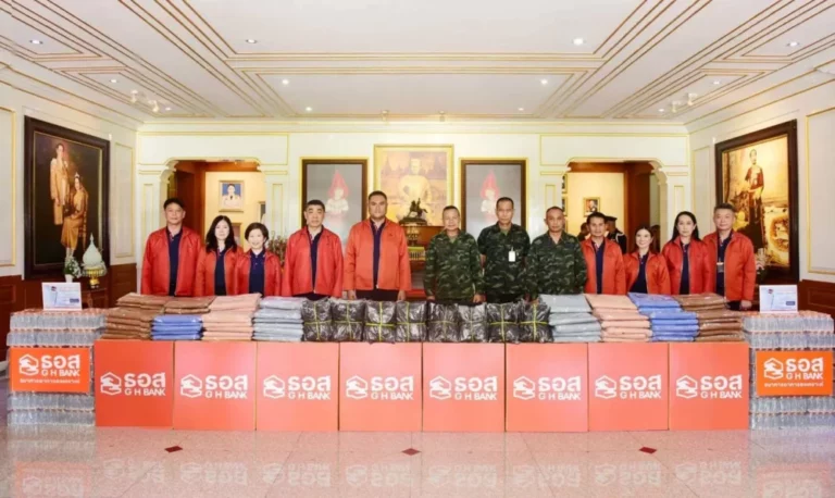 ธอส. ลงพื้นที่มอบเครื่องอุปโภคบริโภคและสิ่งของจำเป็นให้ทหารในพื้นที่ชายแดนไทย – กัมพูชา