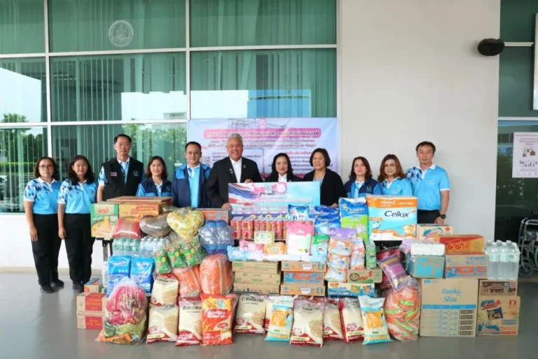 การเคหะแห่งชาติ ส่งมอบเครื่องอุปโภคบริโภคให้กับกระทรวง พม. หวังช่วยเหลือกลุ่มเปราะบางที่ได้รับผลกระทบตามแนวชายแดนไทย-กัมพูชา