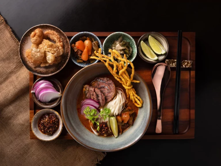 เลอ เมอริเดียน เชียงราย รีสอร์ท รังสรรค์เมนูสุดคลาสสิก : ข้าวซอยเนื้อซิกเนเจอร์ ณ ห้องอาหารเลเทส เรซิพื เชิญชวนนักเดินทางดื่มด่ำกับประสบการณ์อาหารเหนือระดับอย่างมีศิลปะ