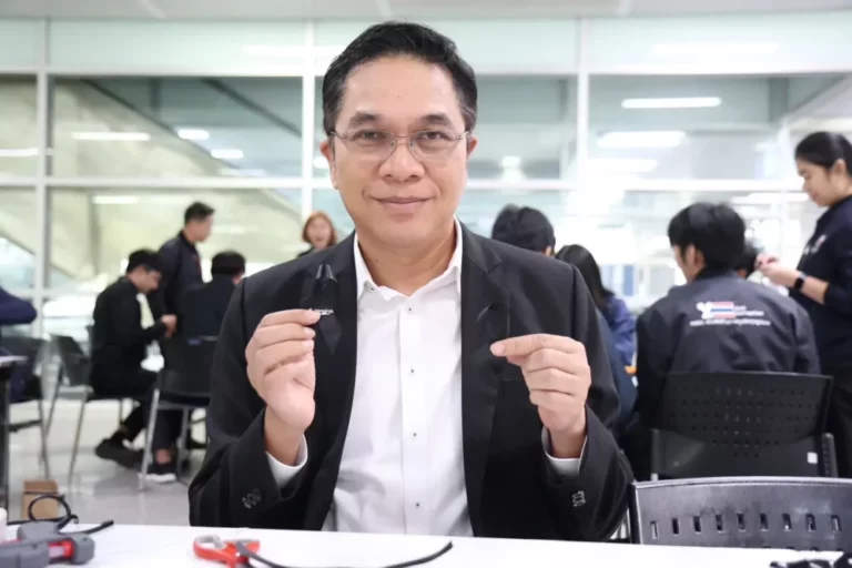 รฟฟท. เชิญชวนผู้โดยสาร และประชาชน ร่วมประดิษฐ์ริบบิ้นสีดำ ถวายความอาลัยแด่สมเด็จพระนางเจ้าสิริกิติ์ พระบรมราชินีนาถ พระบรมราชชนนีพันปีหลวง