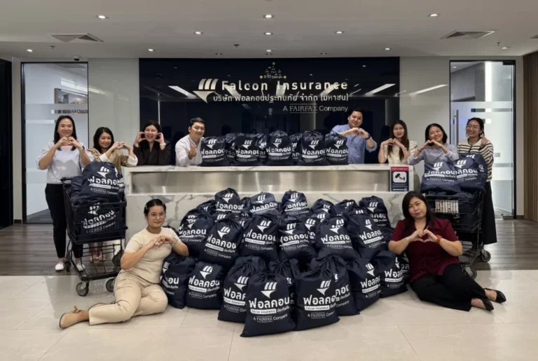 ฟอลคอนประกันภัย ลงพื้นที่-มอบถุงยังชีพ เดินหน้าช่วยผู้ประสบภัยน้ำท่วมในพื้นที่ จ.อยุธยา ร่วมกับ คปภ. และกระทรวงการพัฒนาสังคมและความมั่นคงของมนุษย์ (พม.)
