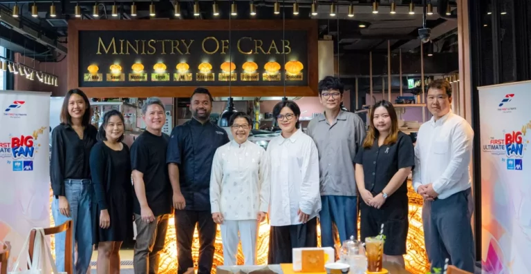 กรุงไทย–แอกซ่า ประกันชีวิต ร่วมกับ The First Ultimate จัดกิจกรรม Crack the Crab พาลูกค้าคนสำคัญ เปิดประสบการณ์สุดเอ็กซ์คลูซีฟ ณ ร้าน Ministry of Crab
