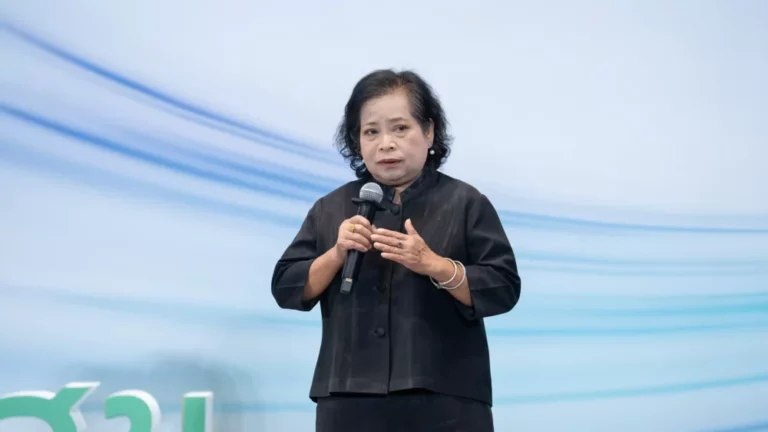 โครงการ “ประโยชน์สุข” ส่องทาง “แม่ดารี” ขับเคลื่อนชุมชนเติบโตยั่งยืน ใช้พลังความรู้  สร้างแบรนด์ยานวดสูตรน้ำตาแม่หม้าย เพิ่มคุณค่าสมุนไพรพื้นถิ่น