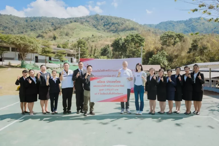 เอไอเอ ประเทศไทย มอบทุนสนับสนุนโครงการส่งเสริมและพัฒนาการพูด อ่าน เขียนภาษาไทย แก่สภากาชาดไทย เพื่อพัฒนาระบบไฟฟ้าพลังงานแสงอาทิตย์มอบแก่ 9 โรงเรียนในจังหวัดตาก