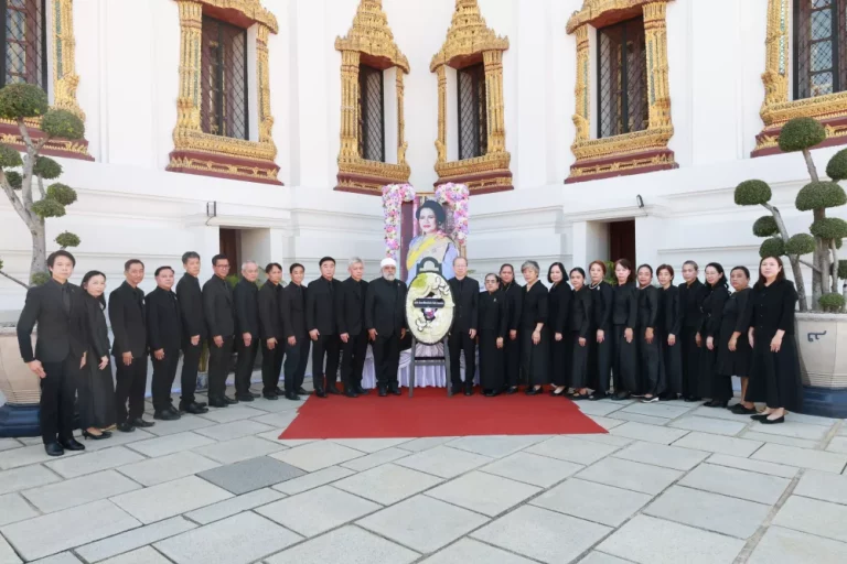 มิตรแท้ประกันภัย เข้าร่วมพิธีวางพวงมาลาถวายสักการะพระบรมศพ สมเด็จพระนางเจ้าสิริกิติ์ พระบรมราชินีนาถ พระบรมราชชนนีพันปีหลวง ณ พระที่นั่งดุสิตมหาปราสาท พระบรมมหาราชวัง